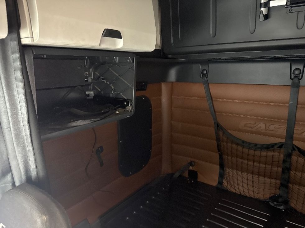 Sleeper Tractor-Heavy Duty Tractors-Freightliner-2020-T12664ST-Huntington-WV-563,314\n\t\tmiles-$ 54,250 - Image 18