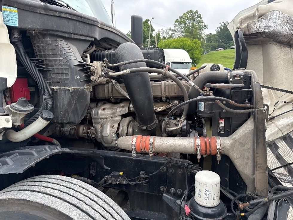 Sleeper Tractor-Heavy Duty Tractors-Freightliner-2020-T12664ST-Huntington-WV-563,314\n\t\tmiles-$ 54,250 - Image 20