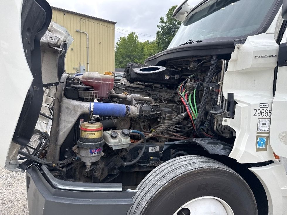 Sleeper Tractor-Heavy Duty Tractors-Freightliner-2020-T12664ST-Huntington-WV-563,314\n\t\tmiles-$ 54,250 - Image 21