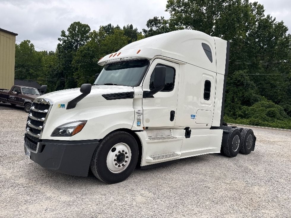 Sleeper Tractor-Heavy Duty Tractors-Freightliner-2020-T12664ST-Huntington-WV-563,314\n\t\tmiles-$ 54,250 - Image 3