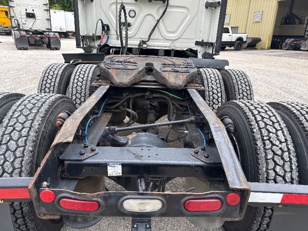 Sleeper Tractor-Heavy Duty Tractors-Freightliner-2020-T12664ST-Huntington-WV-563,314\n\t\tmiles-$ 54,250 - Image 6
