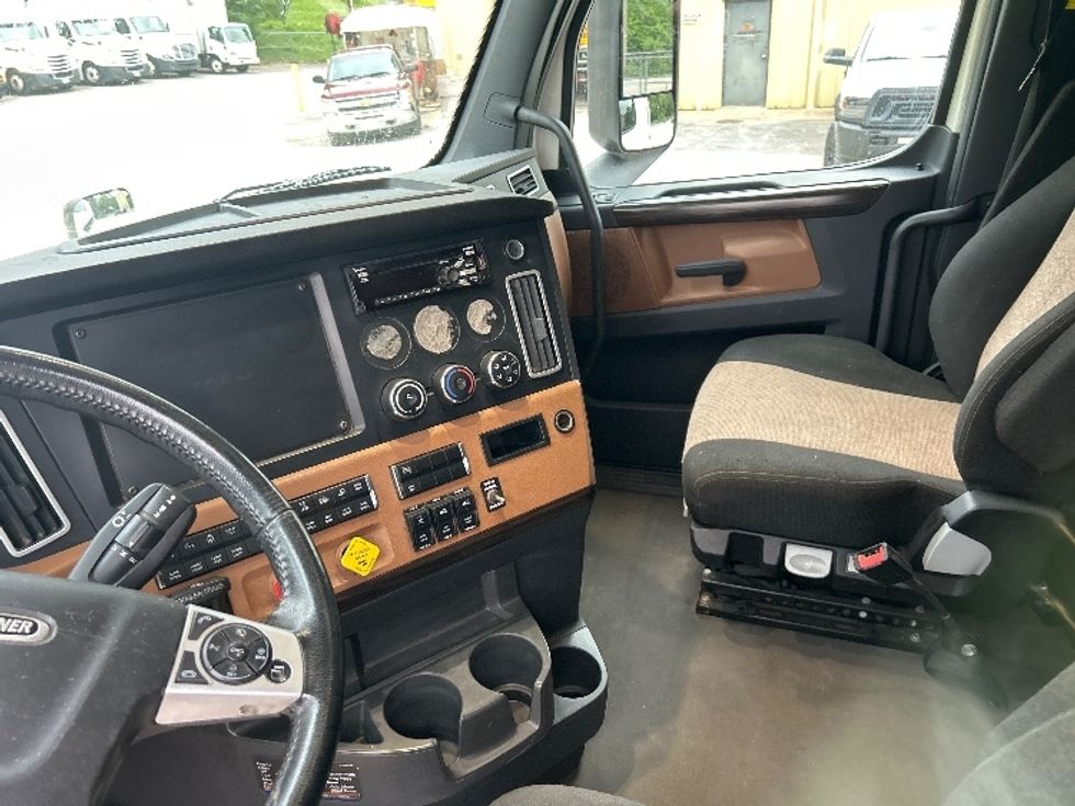 Sleeper Tractor-Heavy Duty Tractors-Freightliner-2020-T12664ST-Huntington-WV-581,048\n\t\tmiles-$ 53,000 - Image 12