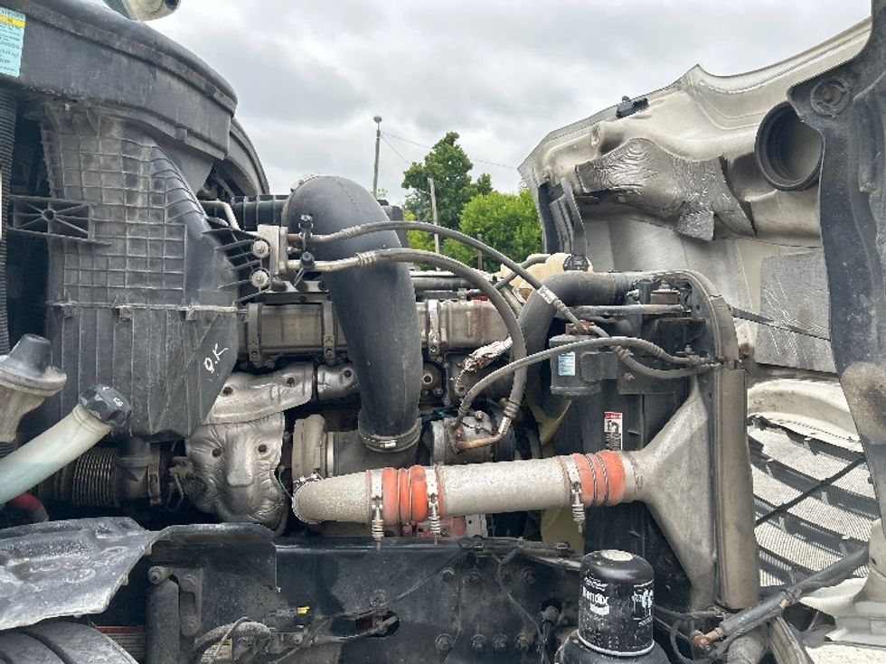 Sleeper Tractor-Heavy Duty Tractors-Freightliner-2020-T12664ST-Huntington-WV-581,048\n\t\tmiles-$ 53,000 - Image 19