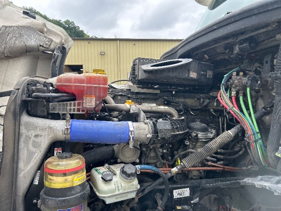 Sleeper Tractor-Heavy Duty Tractors-Freightliner-2020-T12664ST-Huntington-WV-581,048\n\t\tmiles-$ 53,000 - Image 20