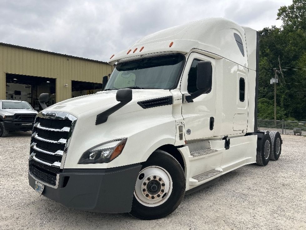 Sleeper Tractor-Heavy Duty Tractors-Freightliner-2020-T12664ST-Huntington-WV-581,048\n\t\tmiles-$ 53,000 - Image 3