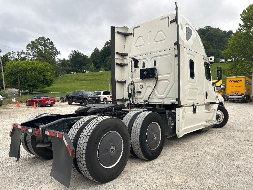 Sleeper Tractor-Heavy Duty Tractors-Freightliner-2020-T12664ST-Huntington-WV-581,048\n\t\tmiles-$ 53,000 - Image 7