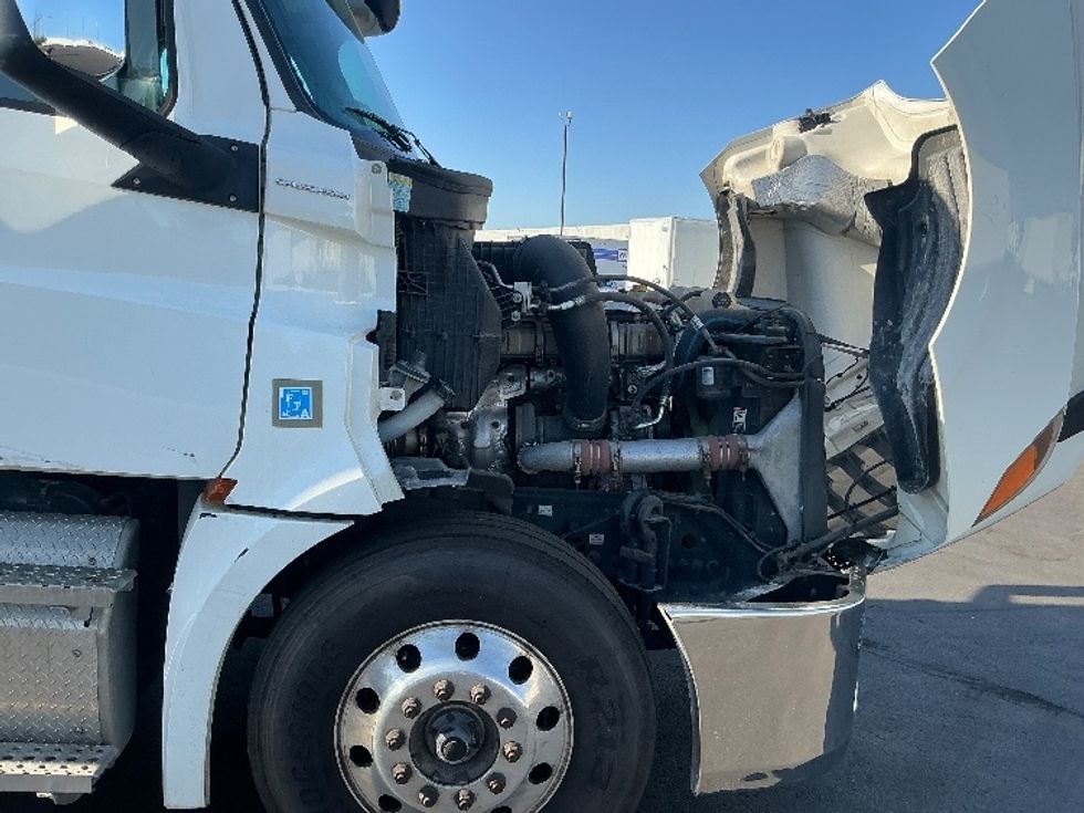 2020 Freightliner Cascadia 126" Sleeper Cab photo 19