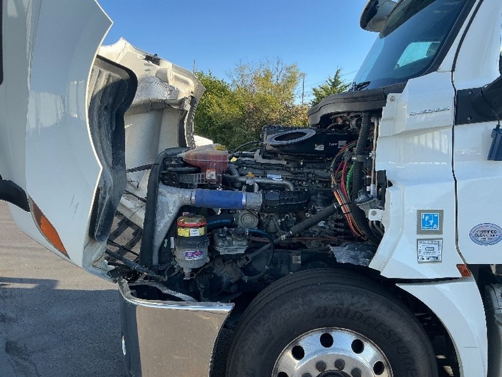 2020 Freightliner Cascadia 126" Sleeper Cab photo 20