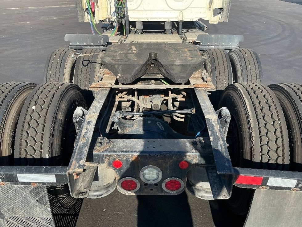 2020 Freightliner Cascadia 126" Sleeper Cab photo 6