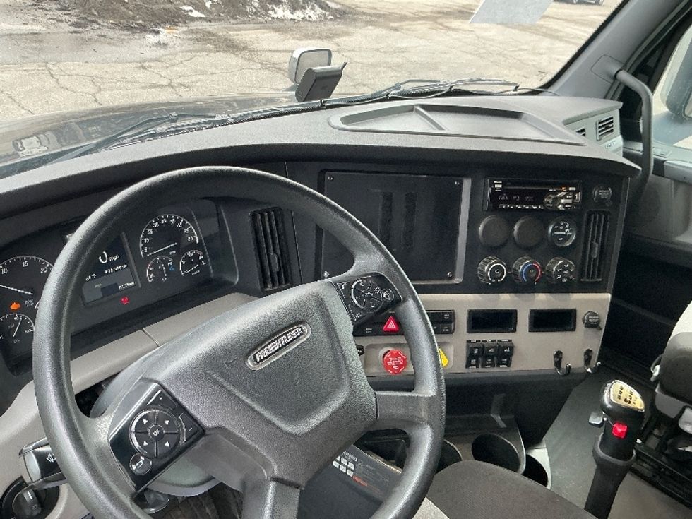 Sleeper Tractor-Heavy Duty Tractors-Freightliner-2020-T12664ST-Indianapolis-IN-496,734\n\t\tmiles-$ 68,000 - Image 11
