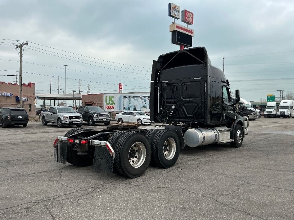 Sleeper Tractor-Heavy Duty Tractors-Freightliner-2020-T12664ST-Indianapolis-IN-496,734\n\t\tmiles-$ 68,000 - Image 7