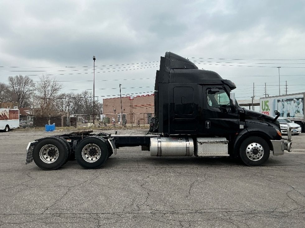 Sleeper Tractor-Heavy Duty Tractors-Freightliner-2020-T12664ST-Indianapolis-IN-496,734\n\t\tmiles-$ 68,000 - Image 8
