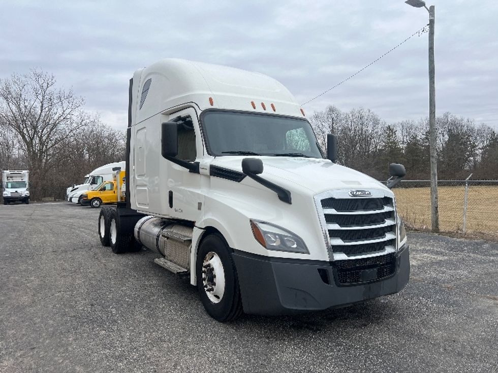 Sleeper Tractor-Heavy Duty Tractors-Freightliner-2020-T12664ST-Indianapolis-IN-584,016\n\t\tmiles-$ 55,250 - Image 1