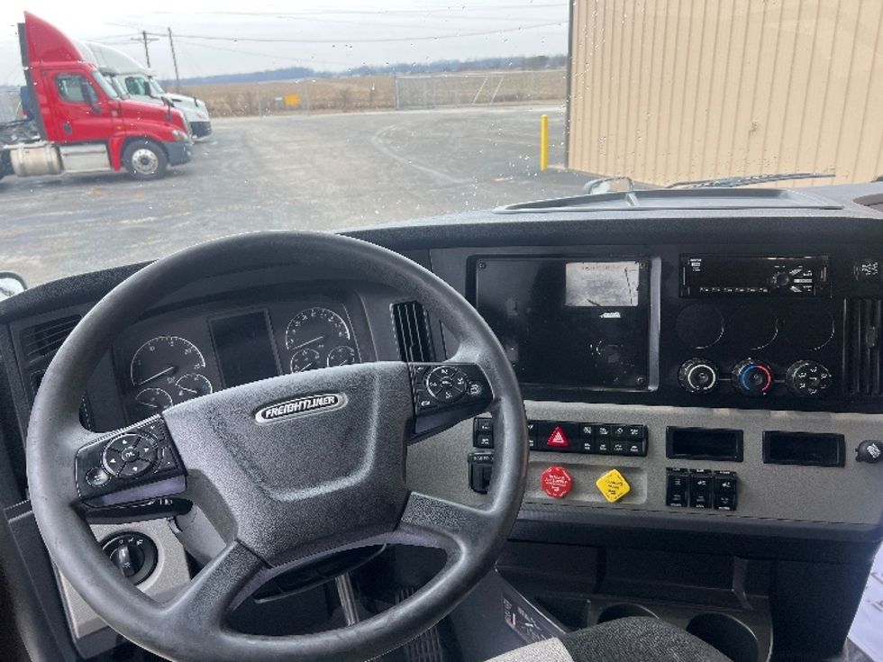 Sleeper Tractor-Heavy Duty Tractors-Freightliner-2020-T12664ST-Indianapolis-IN-584,016\n\t\tmiles-$ 55,250 - Image 11