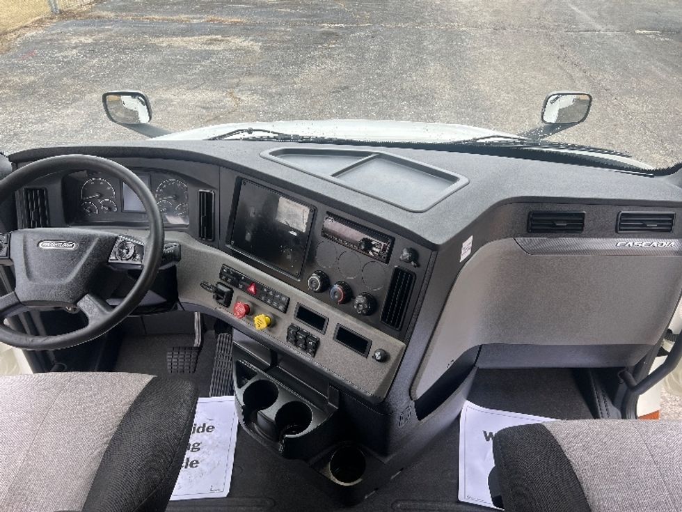 Sleeper Tractor-Heavy Duty Tractors-Freightliner-2020-T12664ST-Indianapolis-IN-584,016\n\t\tmiles-$ 55,250 - Image 12
