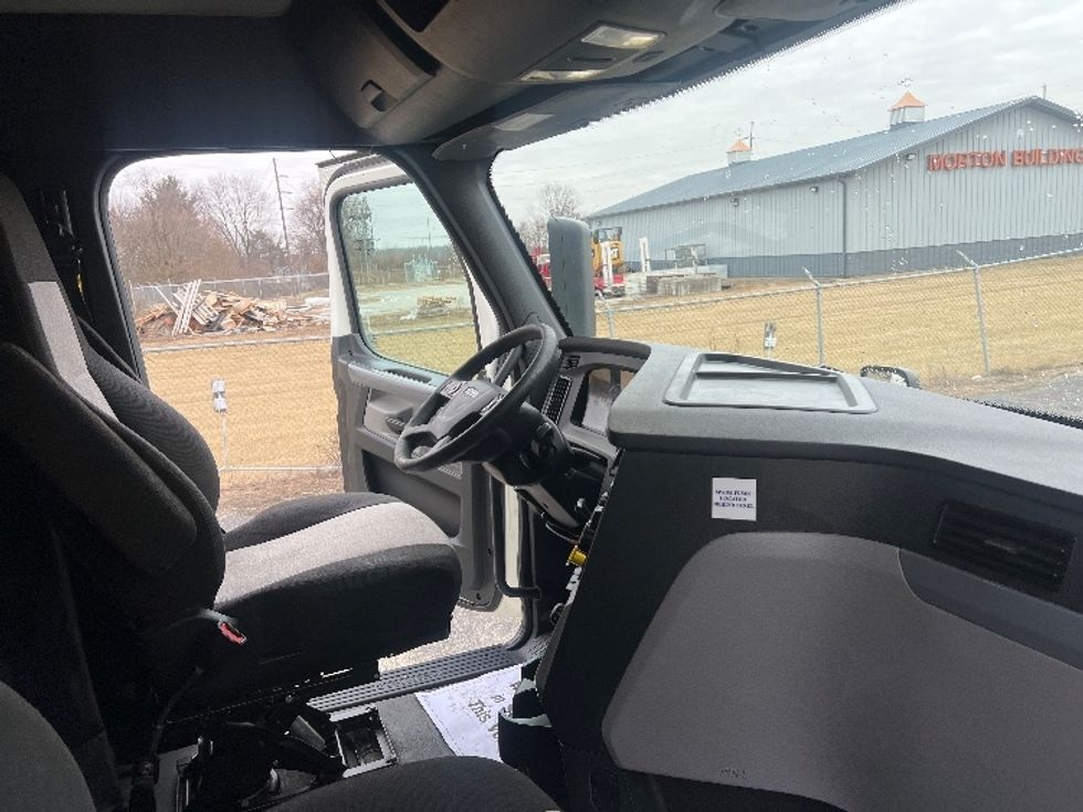 Sleeper Tractor-Heavy Duty Tractors-Freightliner-2020-T12664ST-Indianapolis-IN-584,016\n\t\tmiles-$ 55,250 - Image 15