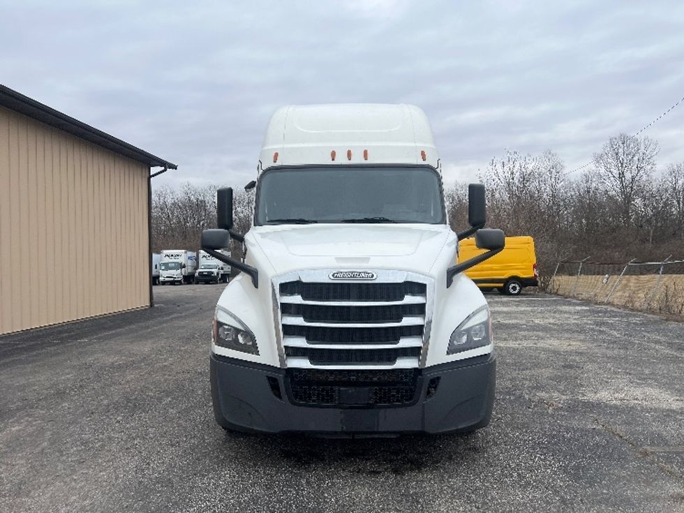 Sleeper Tractor-Heavy Duty Tractors-Freightliner-2020-T12664ST-Indianapolis-IN-584,016\n\t\tmiles-$ 55,250 - Image 2