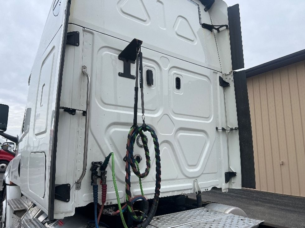 Sleeper Tractor-Heavy Duty Tractors-Freightliner-2020-T12664ST-Indianapolis-IN-584,016\n\t\tmiles-$ 55,250 - Image 22