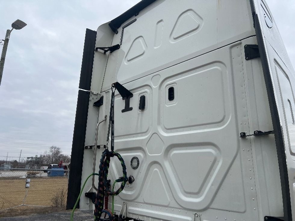 Sleeper Tractor-Heavy Duty Tractors-Freightliner-2020-T12664ST-Indianapolis-IN-584,016\n\t\tmiles-$ 55,250 - Image 23