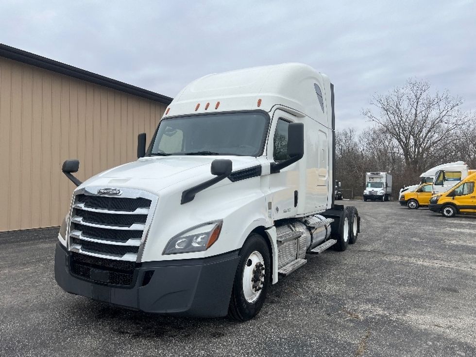 Sleeper Tractor-Heavy Duty Tractors-Freightliner-2020-T12664ST-Indianapolis-IN-584,016\n\t\tmiles-$ 55,250 - Image 3