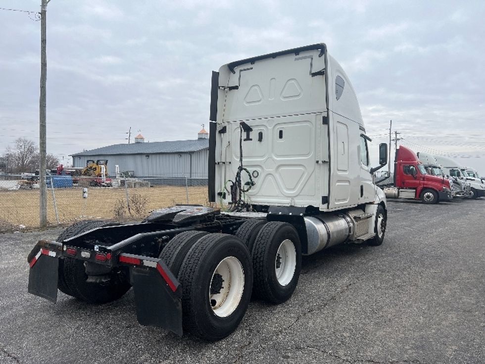Sleeper Tractor-Heavy Duty Tractors-Freightliner-2020-T12664ST-Indianapolis-IN-584,016\n\t\tmiles-$ 55,250 - Image 7