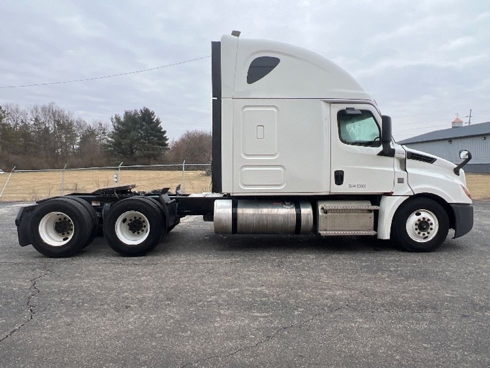 Sleeper Tractor-Heavy Duty Tractors-Freightliner-2020-T12664ST-Indianapolis-IN-584,016\n\t\tmiles-$ 55,250 - Image 8