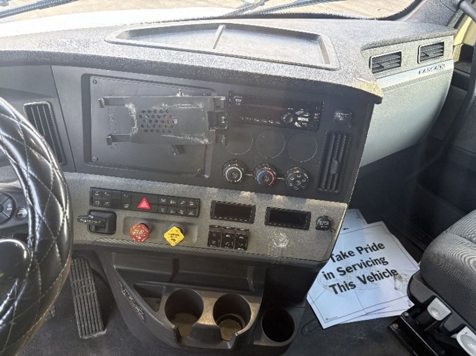 Sleeper Tractor-Heavy Duty Tractors-Freightliner-2020-T12664ST-Indianapolis-IN-611,032\n\t\tmiles-$ 46,500 - Image 11