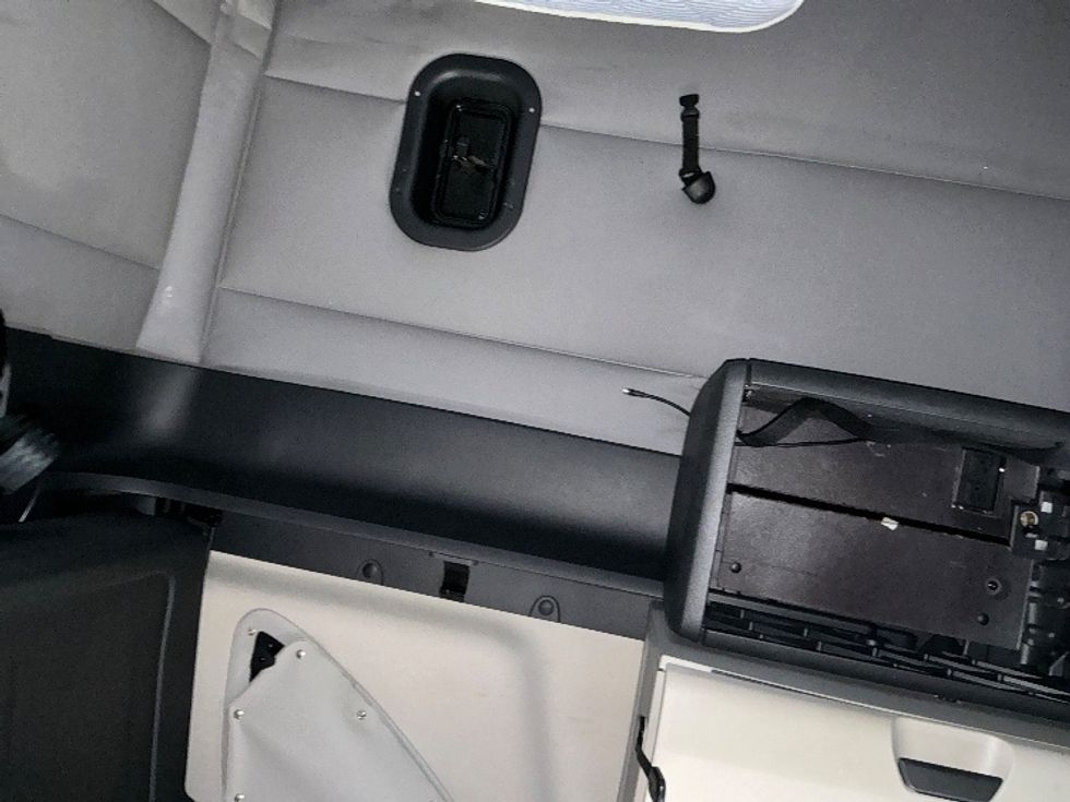 Sleeper Tractor-Heavy Duty Tractors-Freightliner-2020-T12664ST-Indianapolis-IN-611,032\n\t\tmiles-$ 46,500 - Image 19