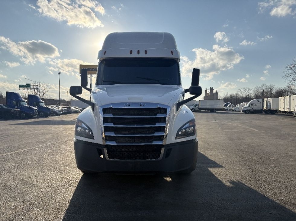 Sleeper Tractor-Heavy Duty Tractors-Freightliner-2020-T12664ST-Indianapolis-IN-611,032\n\t\tmiles-$ 46,500 - Image 2