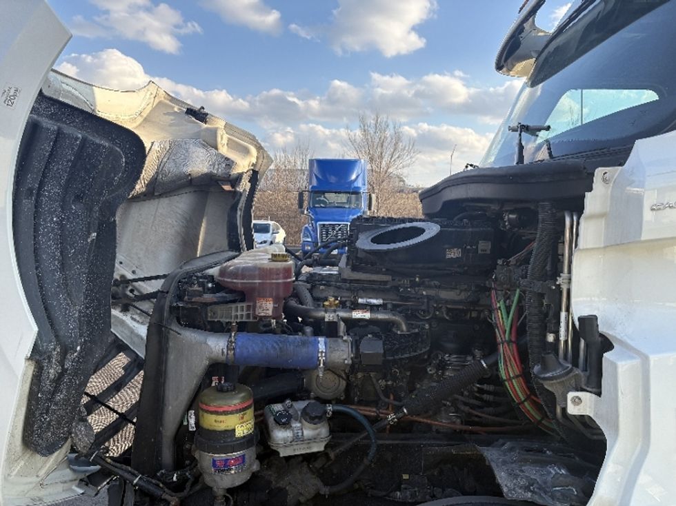 Sleeper Tractor-Heavy Duty Tractors-Freightliner-2020-T12664ST-Indianapolis-IN-611,032\n\t\tmiles-$ 46,500 - Image 21