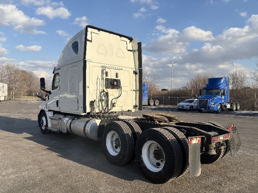 Sleeper Tractor-Heavy Duty Tractors-Freightliner-2020-T12664ST-Indianapolis-IN-611,032\n\t\tmiles-$ 46,500 - Image 5