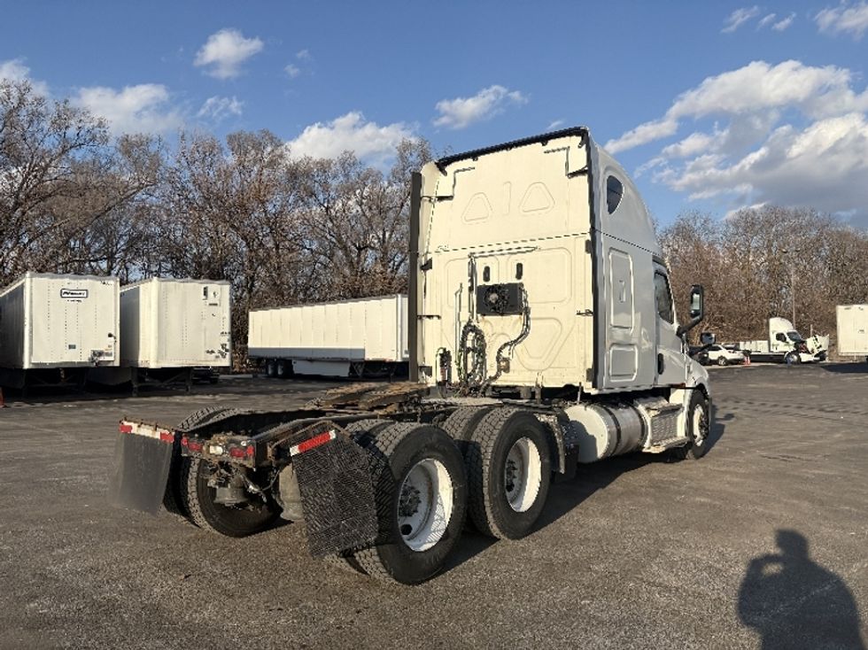 Sleeper Tractor-Heavy Duty Tractors-Freightliner-2020-T12664ST-Indianapolis-IN-611,032\n\t\tmiles-$ 46,500 - Image 7