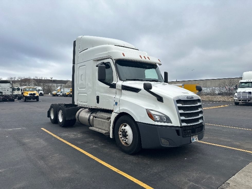 Sleeper Tractor-Heavy Duty Tractors-Freightliner-2020-T12664ST-Indianapolis-IN-618,636\n\t\tmiles-$ 43,000 - Image 1