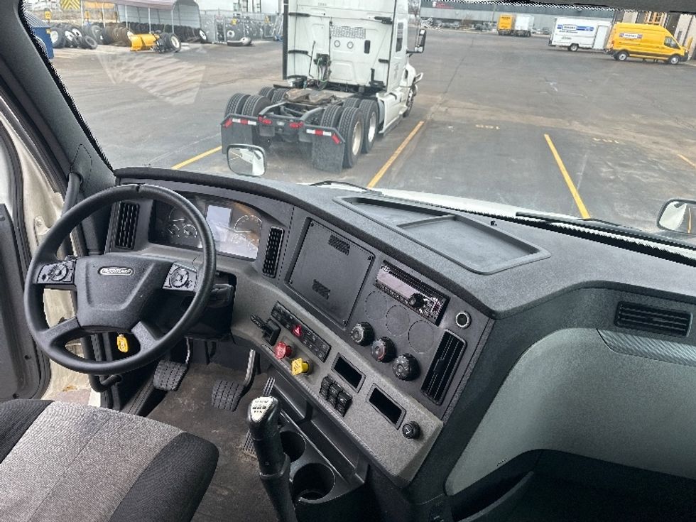 Sleeper Tractor-Heavy Duty Tractors-Freightliner-2020-T12664ST-Indianapolis-IN-618,636\n\t\tmiles-$ 43,000 - Image 12