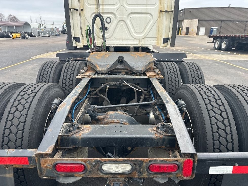 Sleeper Tractor-Heavy Duty Tractors-Freightliner-2020-T12664ST-Indianapolis-IN-618,636\n\t\tmiles-$ 43,000 - Image 6