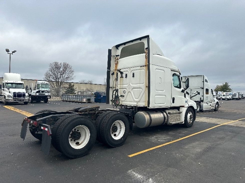 Sleeper Tractor-Heavy Duty Tractors-Freightliner-2020-T12664ST-Indianapolis-IN-618,636\n\t\tmiles-$ 43,000 - Image 7