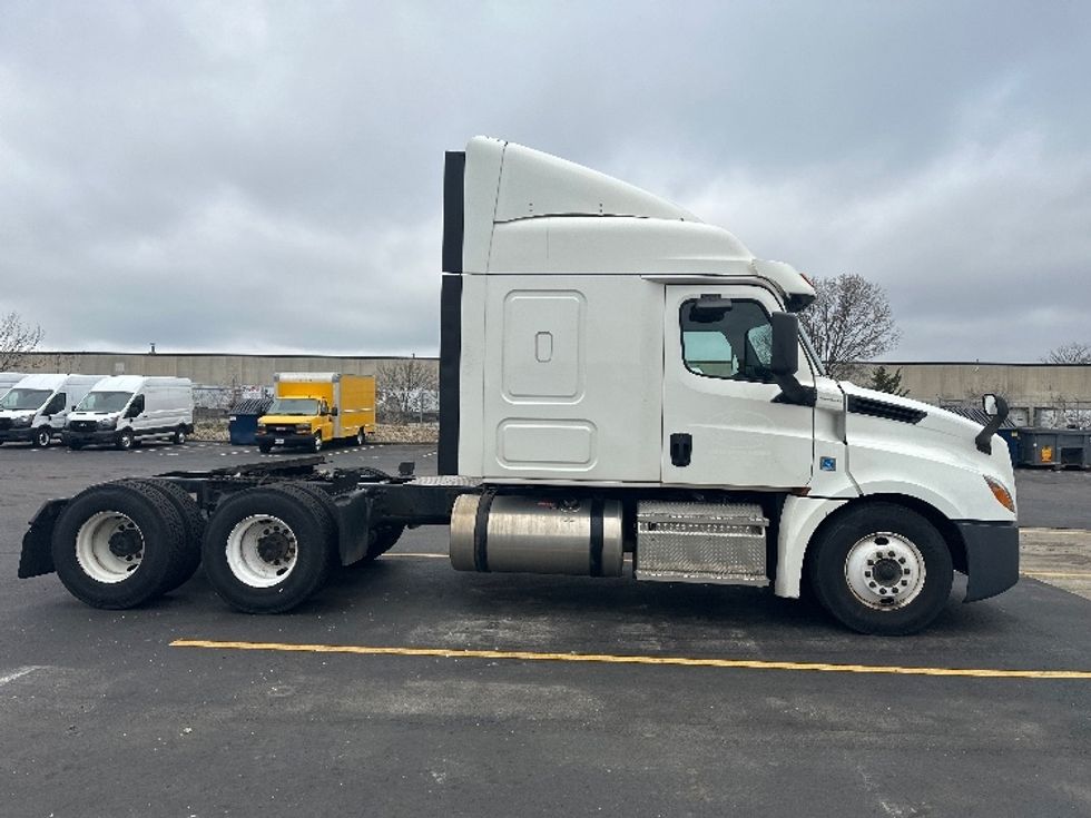 Sleeper Tractor-Heavy Duty Tractors-Freightliner-2020-T12664ST-Indianapolis-IN-618,636\n\t\tmiles-$ 43,000 - Image 8