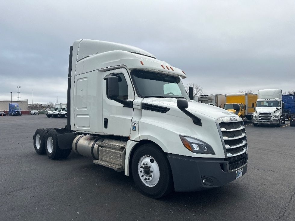 Sleeper Tractor-Heavy Duty Tractors-Freightliner-2020-T12664ST-Indianapolis-IN-664,111\n\t\tmiles-$ 38,750 - Image 1