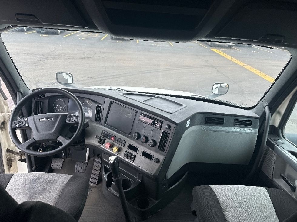 Sleeper Tractor-Heavy Duty Tractors-Freightliner-2020-T12664ST-Indianapolis-IN-664,111\n\t\tmiles-$ 38,750 - Image 12
