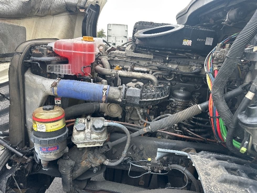 Sleeper Tractor-Heavy Duty Tractors-Freightliner-2020-T12664ST-Indianapolis-IN-664,111\n\t\tmiles-$ 38,750 - Image 19