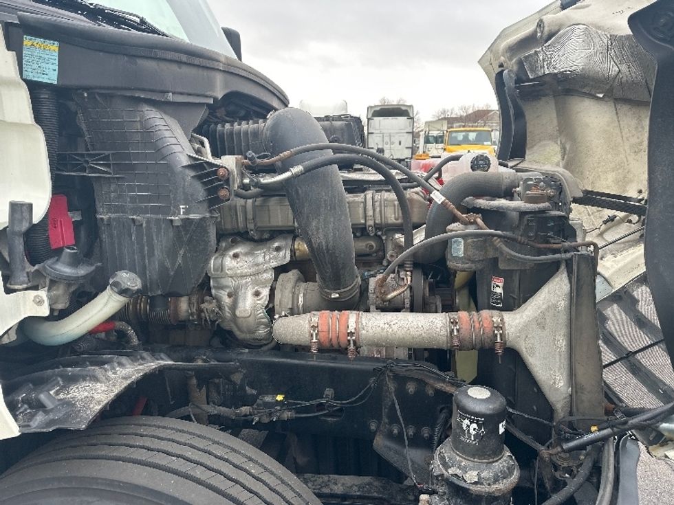 Sleeper Tractor-Heavy Duty Tractors-Freightliner-2020-T12664ST-Indianapolis-IN-664,111\n\t\tmiles-$ 38,750 - Image 20