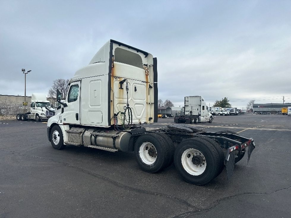 Sleeper Tractor-Heavy Duty Tractors-Freightliner-2020-T12664ST-Indianapolis-IN-664,111\n\t\tmiles-$ 38,750 - Image 5