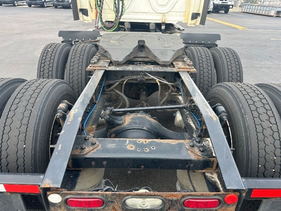 Sleeper Tractor-Heavy Duty Tractors-Freightliner-2020-T12664ST-Indianapolis-IN-664,111\n\t\tmiles-$ 38,750 - Image 6