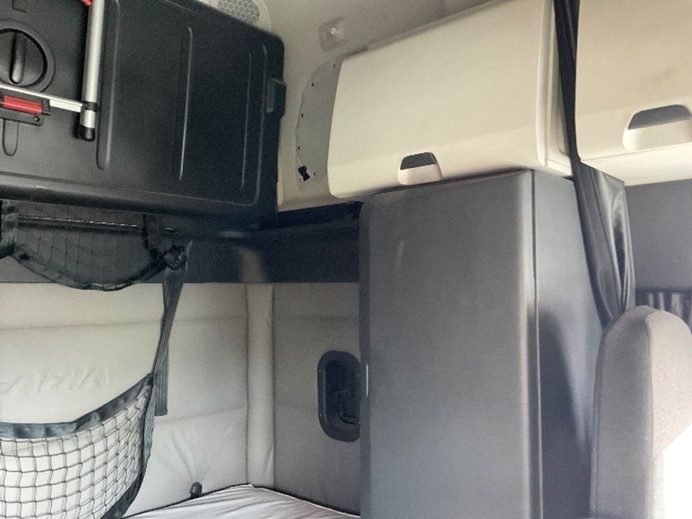 Sleeper Tractor-Heavy Duty Tractors-Freightliner-2020-T12664ST-Indianapolis-IN-671,362\n\t\tmiles-$ 46,750 - Image 14