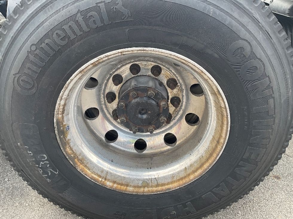 Sleeper Tractor-Heavy Duty Tractors-Freightliner-2020-T12664ST-Indianapolis-IN-671,362\n\t\tmiles-$ 46,750 - Image 20