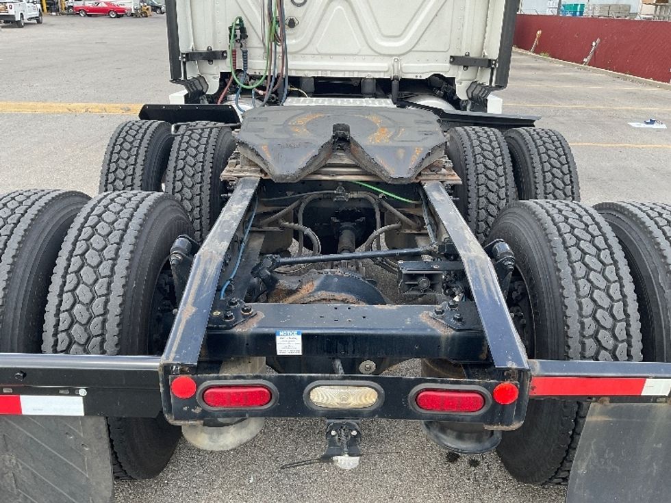 Sleeper Tractor-Heavy Duty Tractors-Freightliner-2020-T12664ST-Indianapolis-IN-671,362\n\t\tmiles-$ 46,750 - Image 3