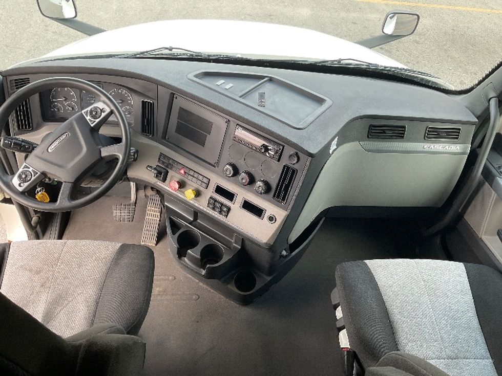 Sleeper Tractor-Heavy Duty Tractors-Freightliner-2020-T12664ST-Indianapolis-IN-671,362\n\t\tmiles-$ 46,750 - Image 8