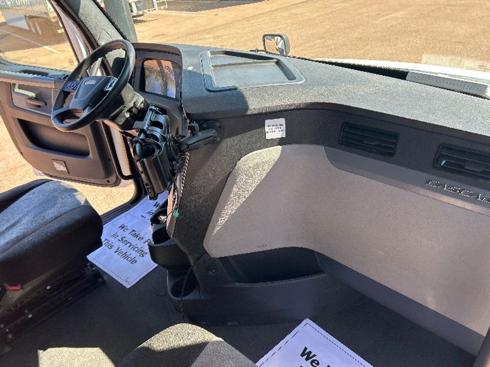 Sleeper Tractor-Heavy Duty Tractors-Freightliner-2020-T12664ST-Jackson-MS-336,082\n\t\tmiles-$ 22,000 - Image 15