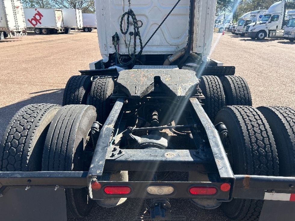 Sleeper Tractor-Heavy Duty Tractors-Freightliner-2020-T12664ST-Jackson-MS-336,082\n\t\tmiles-$ 22,000 - Image 6