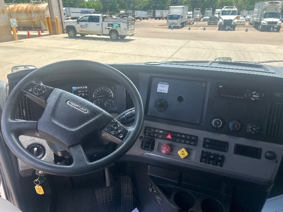 Sleeper Tractor-Heavy Duty Tractors-Freightliner-2020-T12664ST-Jackson-MS-349,921\n\t\tmiles-$ 71,500 - Image 11